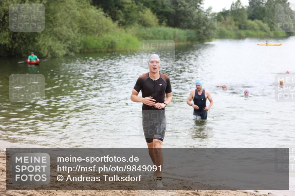 21.06.2026 - 29. Vierlanden-Triathlon Andreas Tolksdorf http://msf.ph/oto/9849091 21.06.2026 09:58:20 Schwimmen 305, 320, 334, 348 meine-sportfotos.de