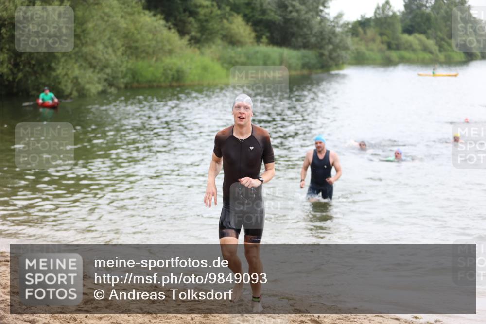 21.06.2026 - 29. Vierlanden-Triathlon Andreas Tolksdorf http://msf.ph/oto/9849093 21.06.2026 09:58:20 Schwimmen 305, 320, 334, 348 meine-sportfotos.de