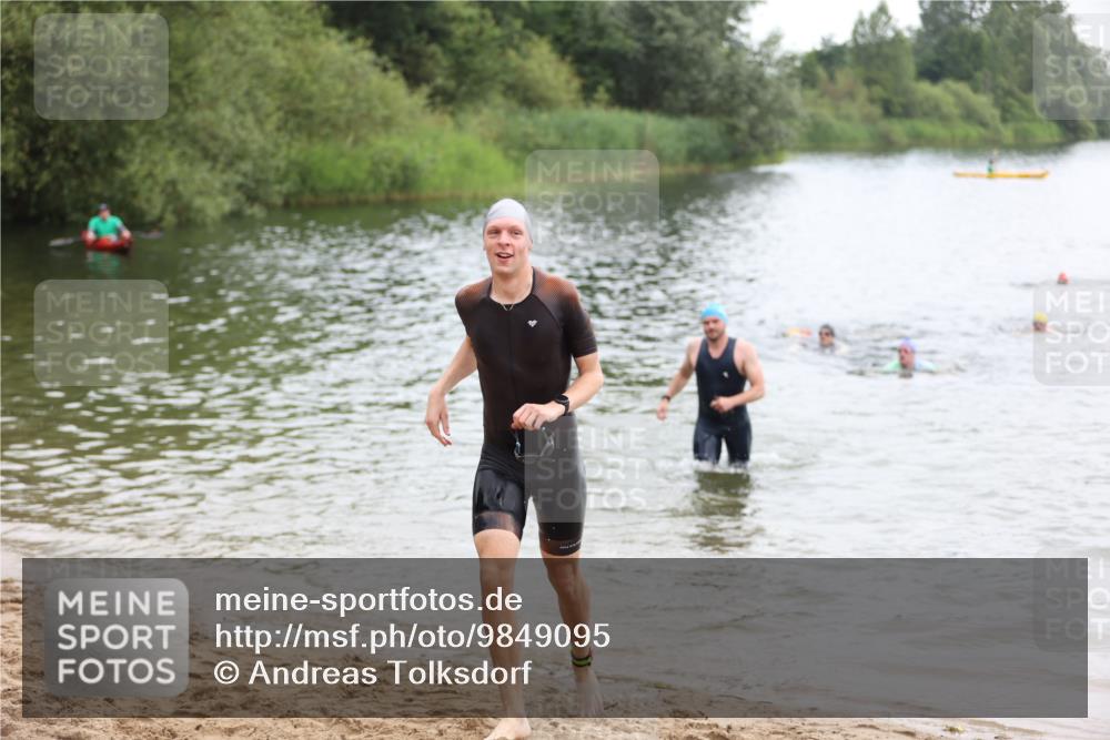 21.06.2026 - 29. Vierlanden-Triathlon Andreas Tolksdorf http://msf.ph/oto/9849095 21.06.2026 09:58:21 Schwimmen 305, 320, 334, 348 meine-sportfotos.de