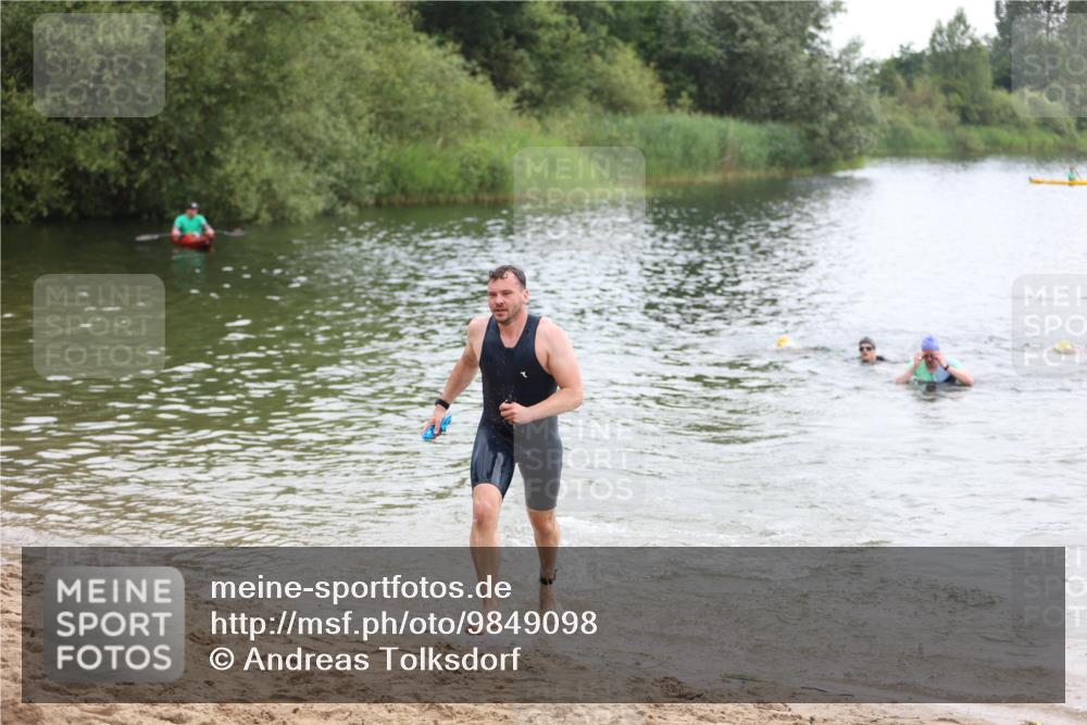 21.06.2026 - 29. Vierlanden-Triathlon Andreas Tolksdorf http://msf.ph/oto/9849098 21.06.2026 09:58:24 Schwimmen 305, 320, 348 meine-sportfotos.de