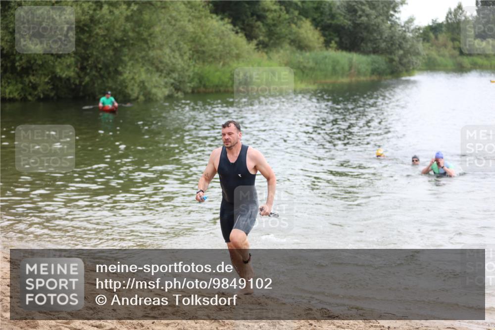 21.06.2026 - 29. Vierlanden-Triathlon Andreas Tolksdorf http://msf.ph/oto/9849102 21.06.2026 09:58:24 Schwimmen 305, 320, 348 meine-sportfotos.de