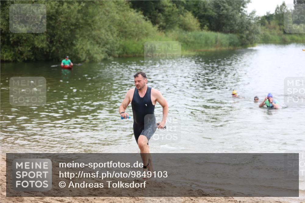 21.06.2026 - 29. Vierlanden-Triathlon Andreas Tolksdorf http://msf.ph/oto/9849103 21.06.2026 09:58:24 Schwimmen 305, 320, 348 meine-sportfotos.de