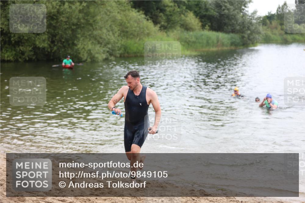 21.06.2026 - 29. Vierlanden-Triathlon Andreas Tolksdorf http://msf.ph/oto/9849105 21.06.2026 09:58:24 Schwimmen 305, 320, 348 meine-sportfotos.de