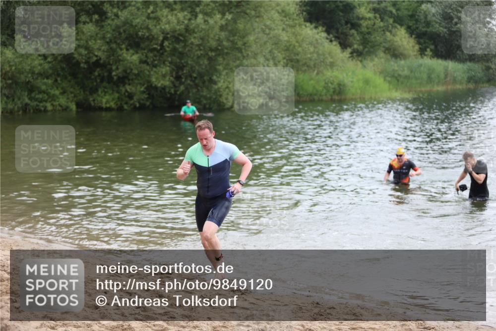 21.06.2026 - 29. Vierlanden-Triathlon Andreas Tolksdorf http://msf.ph/oto/9849120 21.06.2026 09:58:32 Schwimmen 309, 320, 358, 359 meine-sportfotos.de