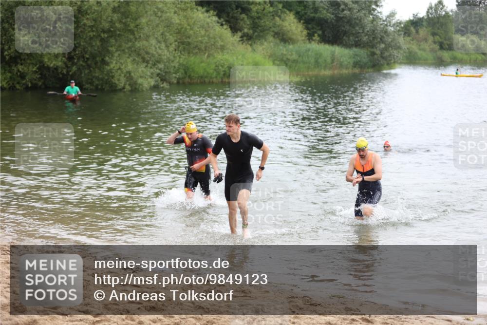 21.06.2026 - 29. Vierlanden-Triathlon Andreas Tolksdorf http://msf.ph/oto/9849123 21.06.2026 09:58:38 Schwimmen 309, 358, 359 meine-sportfotos.de