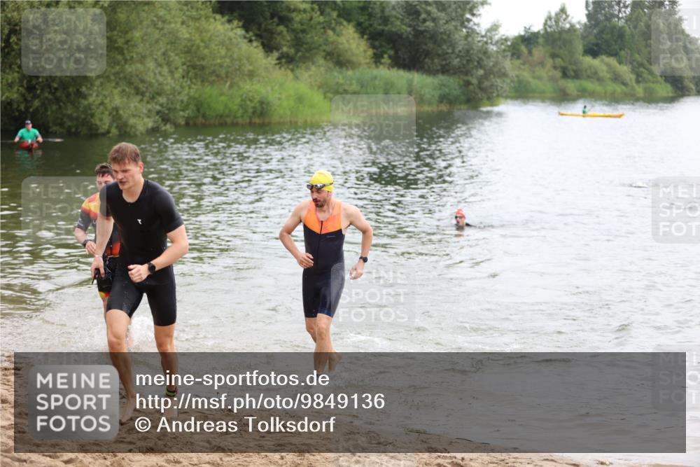 21.06.2026 - 29. Vierlanden-Triathlon Andreas Tolksdorf http://msf.ph/oto/9849136 21.06.2026 09:58:40 Schwimmen 309, 358, 359, 371 meine-sportfotos.de