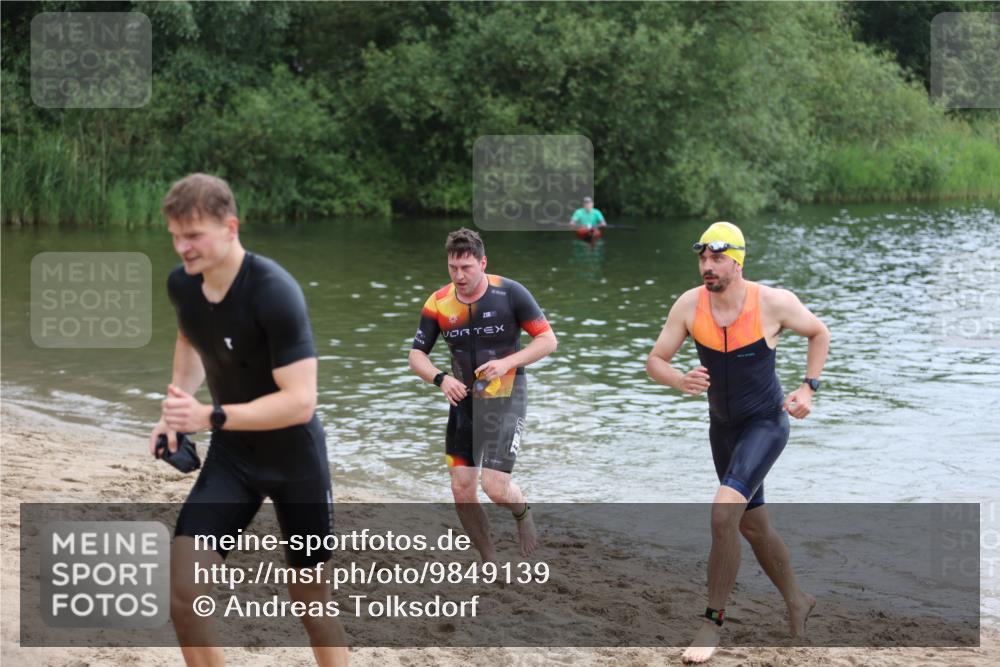 21.06.2026 - 29. Vierlanden-Triathlon Andreas Tolksdorf http://msf.ph/oto/9849139 21.06.2026 09:58:41 Schwimmen 309, 358, 359, 371 meine-sportfotos.de