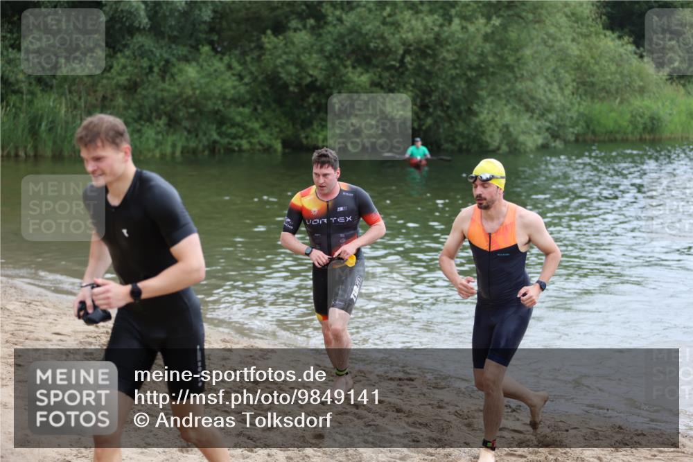 21.06.2026 - 29. Vierlanden-Triathlon Andreas Tolksdorf http://msf.ph/oto/9849141 21.06.2026 09:58:41 Schwimmen 309, 358, 359, 371 meine-sportfotos.de