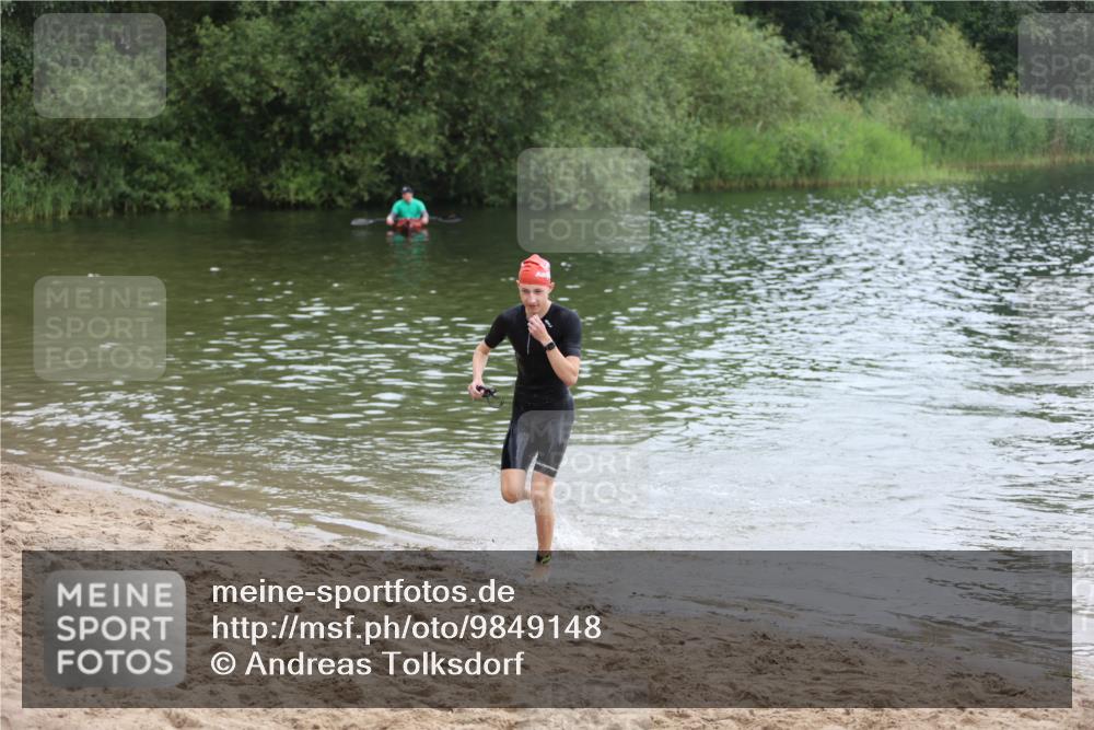21.06.2026 - 29. Vierlanden-Triathlon Andreas Tolksdorf http://msf.ph/oto/9849148 21.06.2026 09:58:52 Schwimmen 371 meine-sportfotos.de
