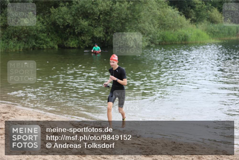 21.06.2026 - 29. Vierlanden-Triathlon Andreas Tolksdorf http://msf.ph/oto/9849152 21.06.2026 09:58:52 Schwimmen 371 meine-sportfotos.de