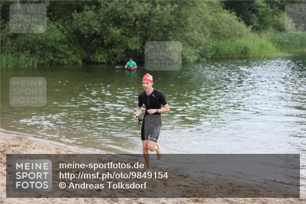 21.06.2026 - 29. Vierlanden-Triathlon Andreas Tolksdorf http://msf.ph/oto/9849154 21.06.2026 09:58:52 Schwimmen 371 meine-sportfotos.de
