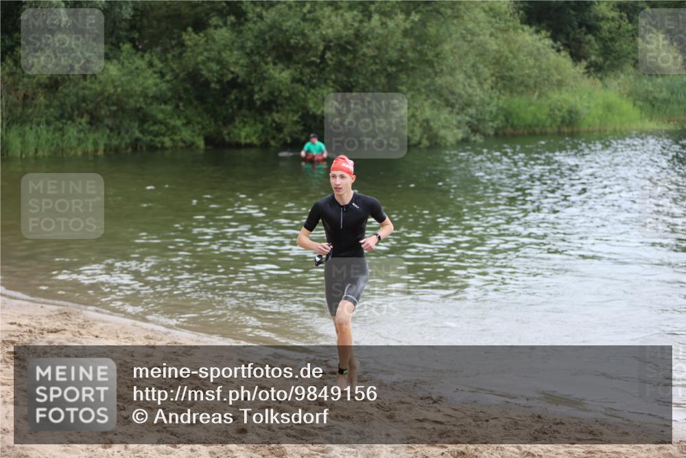 21.06.2026 - 29. Vierlanden-Triathlon Andreas Tolksdorf http://msf.ph/oto/9849156 21.06.2026 09:58:52 Schwimmen 371 meine-sportfotos.de