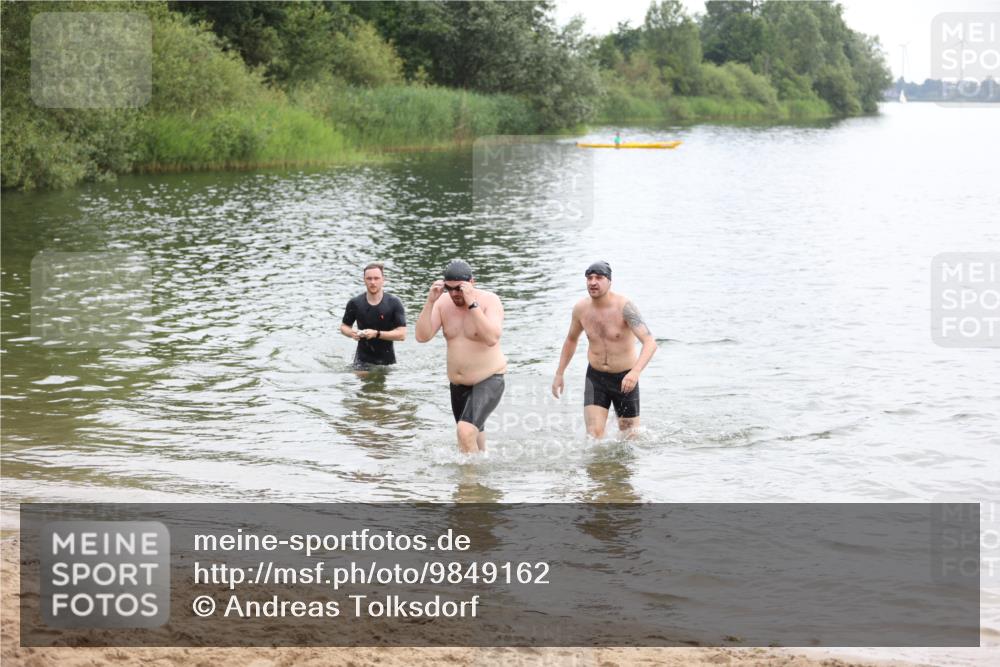 21.06.2026 - 29. Vierlanden-Triathlon Andreas Tolksdorf http://msf.ph/oto/9849162 21.06.2026 09:59:04 Schwimmen 303, 325, 356 meine-sportfotos.de