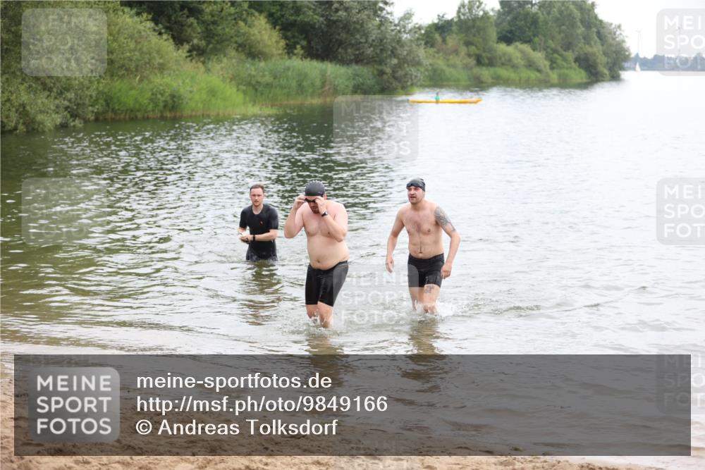 21.06.2026 - 29. Vierlanden-Triathlon Andreas Tolksdorf http://msf.ph/oto/9849166 21.06.2026 09:59:04 Schwimmen 303, 325, 356 meine-sportfotos.de