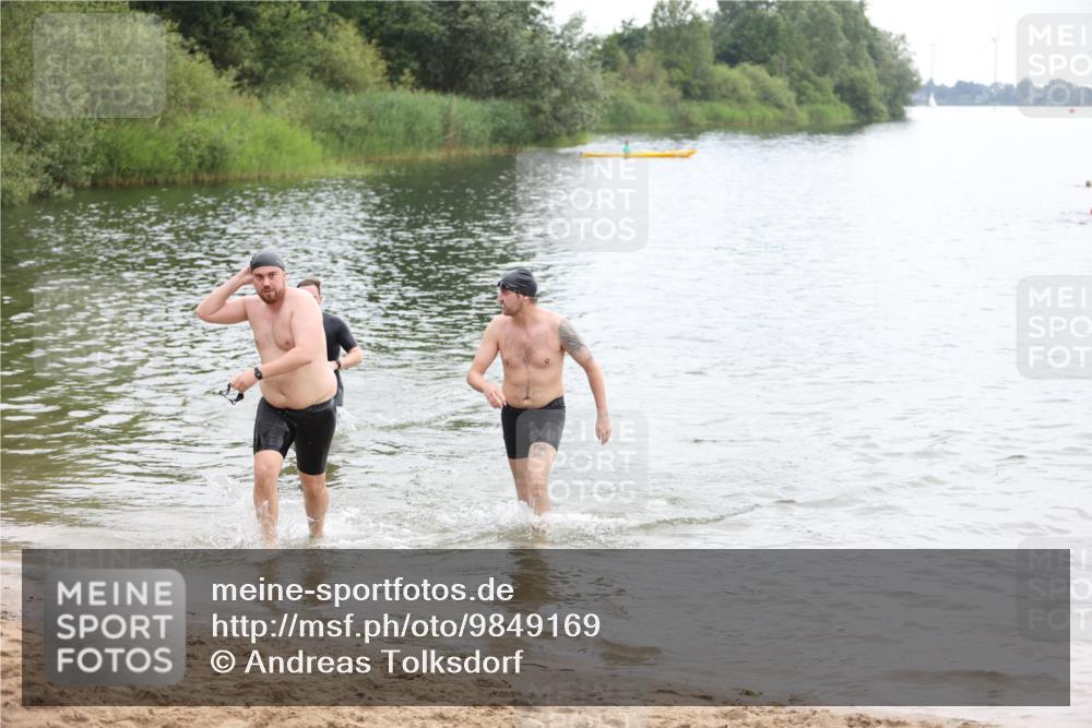 21.06.2026 - 29. Vierlanden-Triathlon Andreas Tolksdorf http://msf.ph/oto/9849169 21.06.2026 09:59:05 Schwimmen 303, 325, 356 meine-sportfotos.de