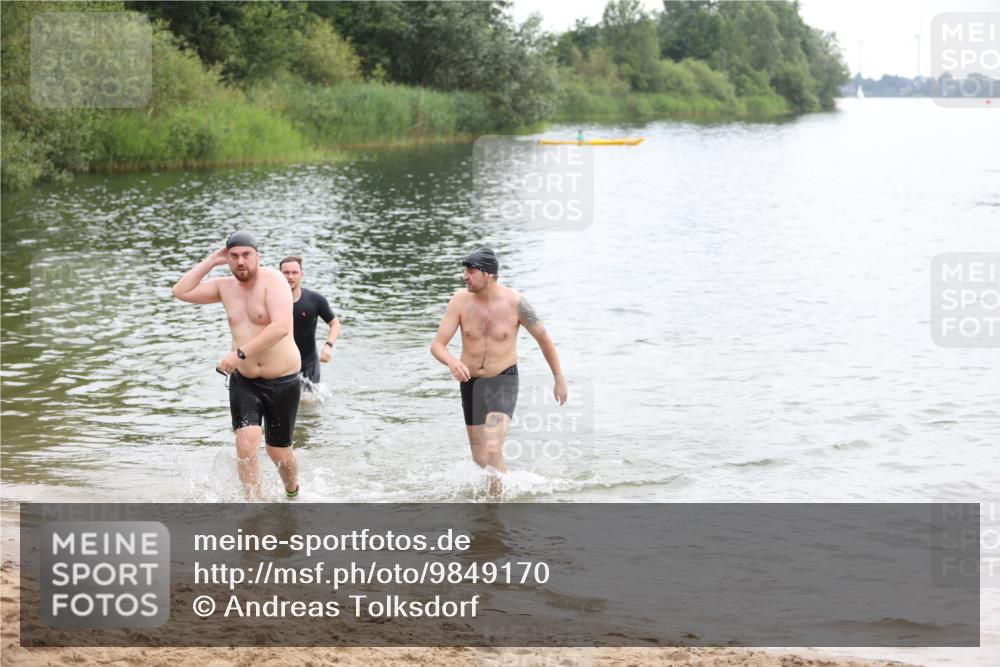 21.06.2026 - 29. Vierlanden-Triathlon Andreas Tolksdorf http://msf.ph/oto/9849170 21.06.2026 09:59:05 Schwimmen 303, 325, 356 meine-sportfotos.de