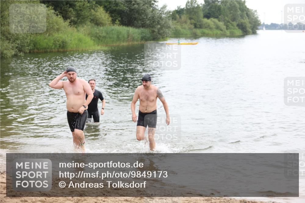 21.06.2026 - 29. Vierlanden-Triathlon Andreas Tolksdorf http://msf.ph/oto/9849173 21.06.2026 09:59:06 Schwimmen 303, 325, 356 meine-sportfotos.de