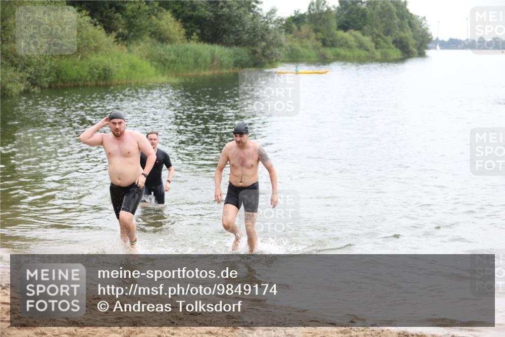21.06.2026 - 29. Vierlanden-Triathlon Andreas Tolksdorf http://msf.ph/oto/9849174 21.06.2026 09:59:06 Schwimmen 303, 325, 356 meine-sportfotos.de
