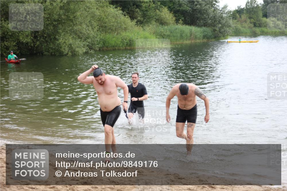 21.06.2026 - 29. Vierlanden-Triathlon Andreas Tolksdorf http://msf.ph/oto/9849176 21.06.2026 09:59:07 Schwimmen 303, 325, 356 meine-sportfotos.de