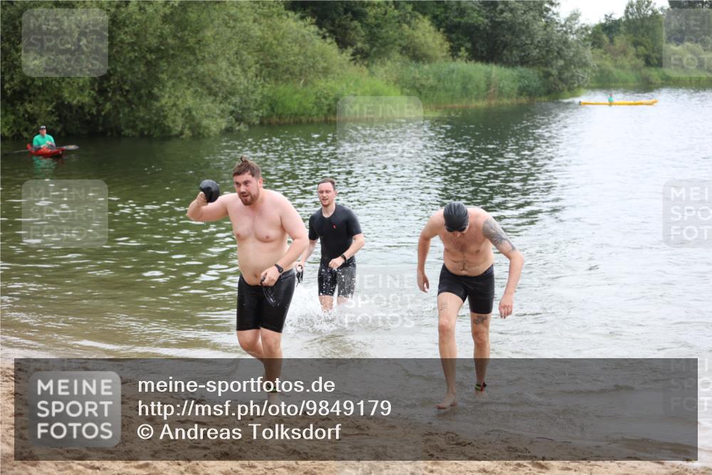21.06.2026 - 29. Vierlanden-Triathlon Andreas Tolksdorf http://msf.ph/oto/9849179 21.06.2026 09:59:07 Schwimmen 303, 325, 356 meine-sportfotos.de
