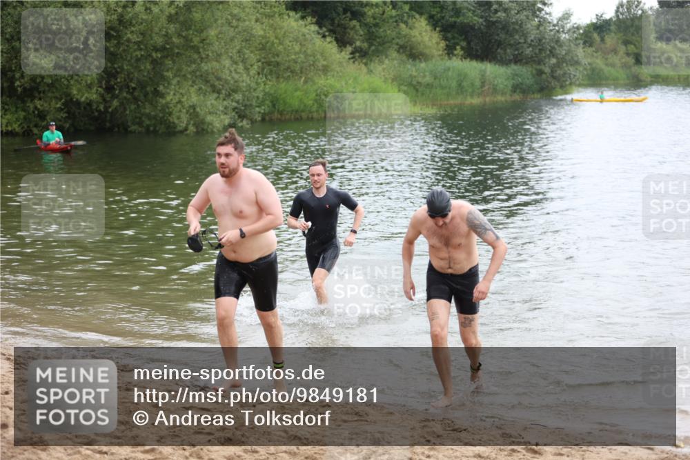 21.06.2026 - 29. Vierlanden-Triathlon Andreas Tolksdorf http://msf.ph/oto/9849181 21.06.2026 09:59:07 Schwimmen 303, 325, 356 meine-sportfotos.de