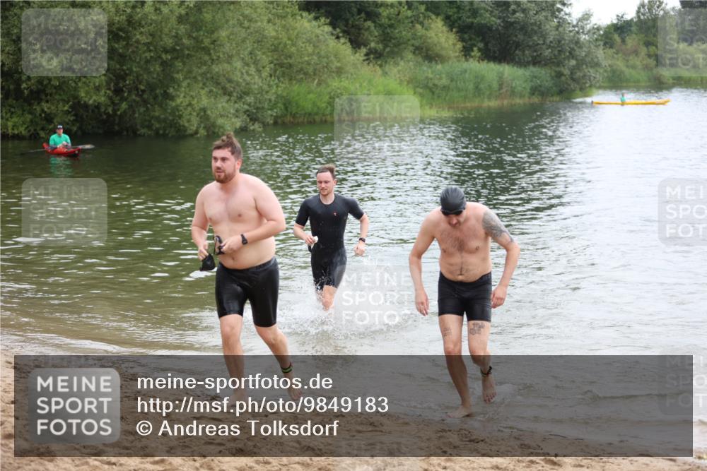 21.06.2026 - 29. Vierlanden-Triathlon Andreas Tolksdorf http://msf.ph/oto/9849183 21.06.2026 09:59:07 Schwimmen 303, 325, 356 meine-sportfotos.de