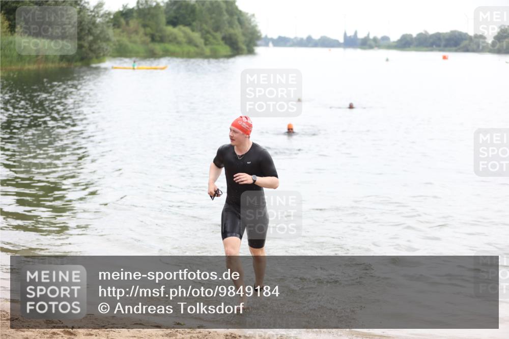 21.06.2026 - 29. Vierlanden-Triathlon Andreas Tolksdorf http://msf.ph/oto/9849184 21.06.2026 09:59:44 Schwimmen 313 meine-sportfotos.de