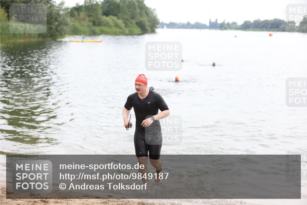 21.06.2026 - 29. Vierlanden-Triathlon Andreas Tolksdorf http://msf.ph/oto/9849187 21.06.2026 09:59:44 Schwimmen 313 meine-sportfotos.de