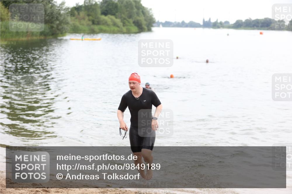 21.06.2026 - 29. Vierlanden-Triathlon Andreas Tolksdorf http://msf.ph/oto/9849189 21.06.2026 09:59:44 Schwimmen 313 meine-sportfotos.de