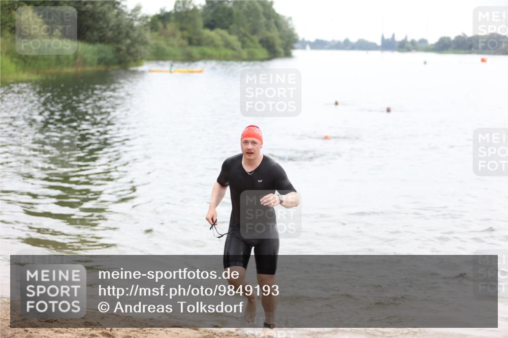 21.06.2026 - 29. Vierlanden-Triathlon Andreas Tolksdorf http://msf.ph/oto/9849193 21.06.2026 09:59:44 Schwimmen 313 meine-sportfotos.de
