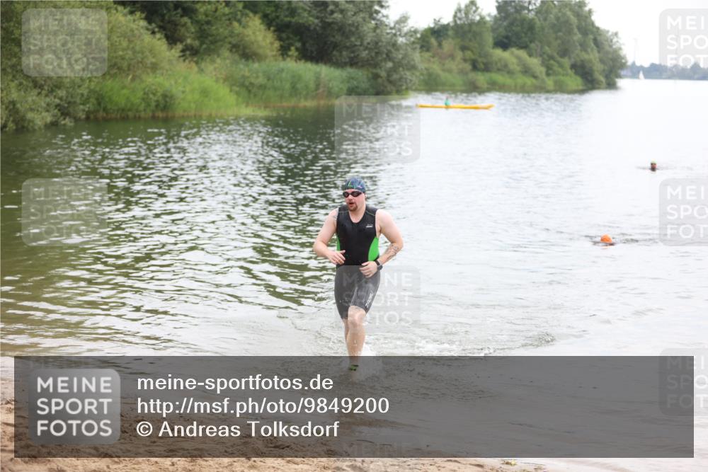 21.06.2026 - 29. Vierlanden-Triathlon Andreas Tolksdorf http://msf.ph/oto/9849200 21.06.2026 09:59:57 Schwimmen 338 meine-sportfotos.de