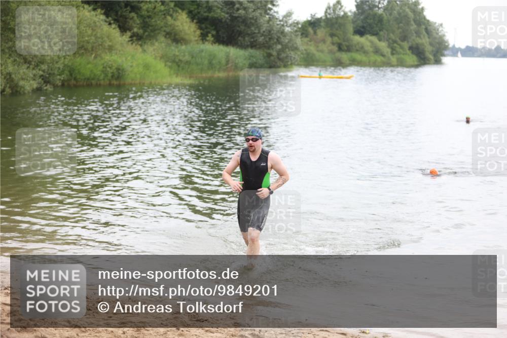 21.06.2026 - 29. Vierlanden-Triathlon Andreas Tolksdorf http://msf.ph/oto/9849201 21.06.2026 09:59:57 Schwimmen 338 meine-sportfotos.de