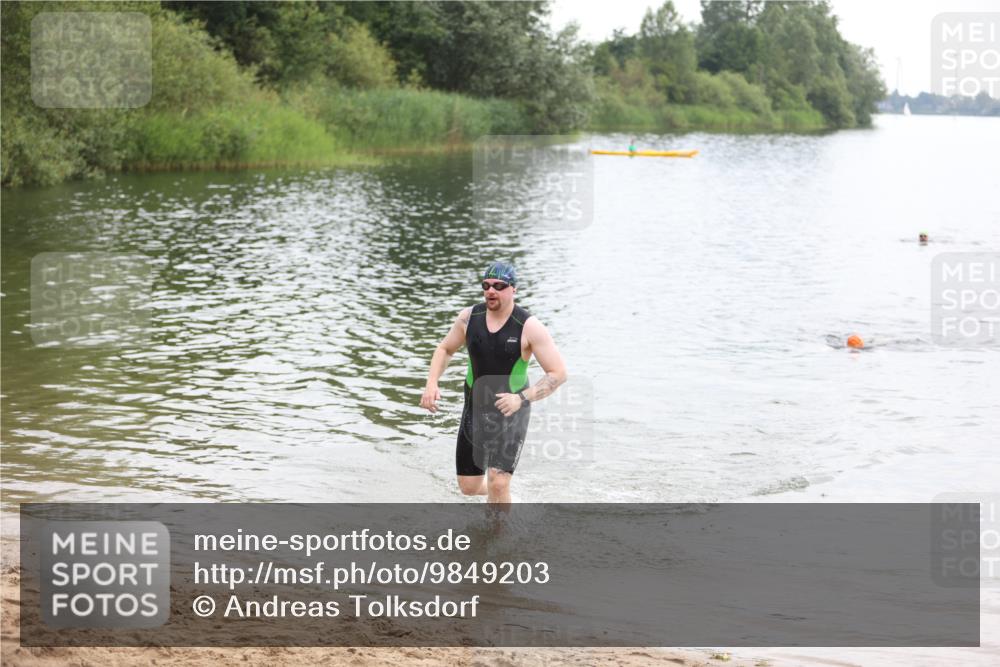 21.06.2026 - 29. Vierlanden-Triathlon Andreas Tolksdorf http://msf.ph/oto/9849203 21.06.2026 09:59:57 Schwimmen 338 meine-sportfotos.de