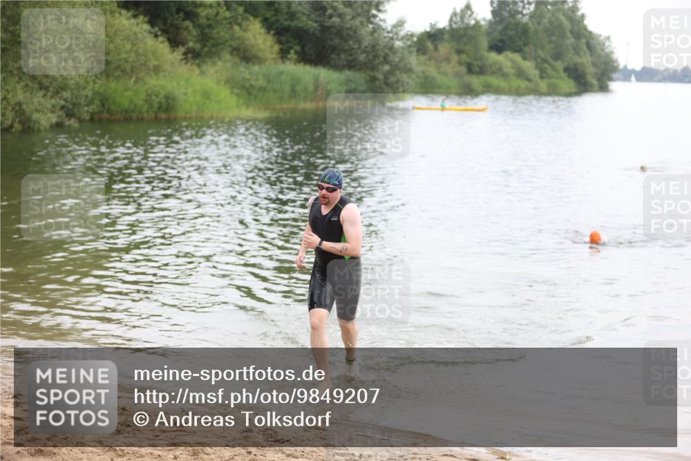 21.06.2026 - 29. Vierlanden-Triathlon Andreas Tolksdorf http://msf.ph/oto/9849207 21.06.2026 09:59:57 Schwimmen 338 meine-sportfotos.de