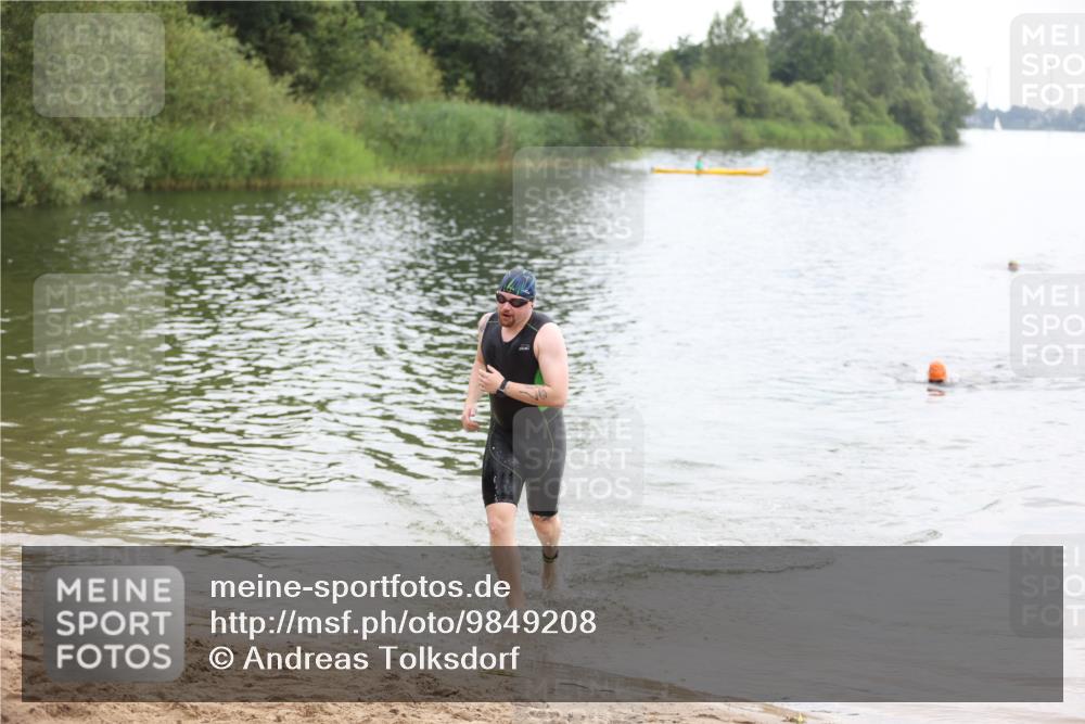 21.06.2026 - 29. Vierlanden-Triathlon Andreas Tolksdorf http://msf.ph/oto/9849208 21.06.2026 09:59:57 Schwimmen 338 meine-sportfotos.de