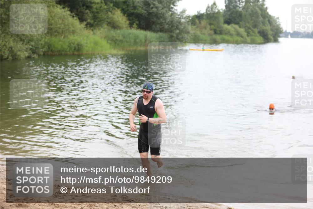 21.06.2026 - 29. Vierlanden-Triathlon Andreas Tolksdorf http://msf.ph/oto/9849209 21.06.2026 09:59:57 Schwimmen 338 meine-sportfotos.de