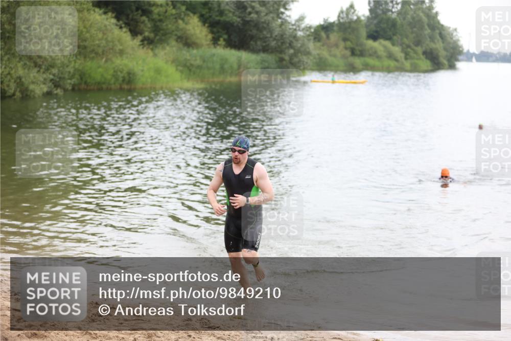 21.06.2026 - 29. Vierlanden-Triathlon Andreas Tolksdorf http://msf.ph/oto/9849210 21.06.2026 09:59:57 Schwimmen 338 meine-sportfotos.de