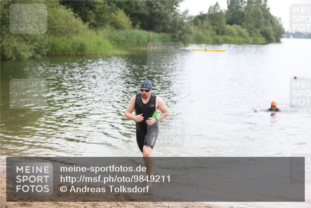 21.06.2026 - 29. Vierlanden-Triathlon Andreas Tolksdorf http://msf.ph/oto/9849211 21.06.2026 09:59:57 Schwimmen 338 meine-sportfotos.de