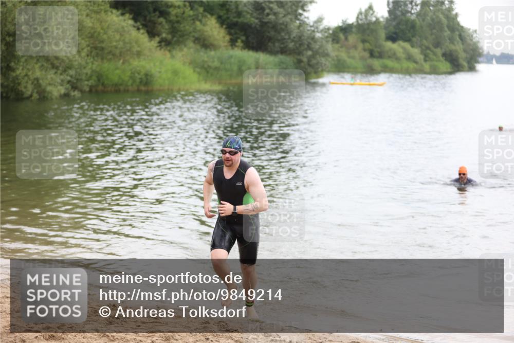 21.06.2026 - 29. Vierlanden-Triathlon Andreas Tolksdorf http://msf.ph/oto/9849214 21.06.2026 09:59:58 Schwimmen 338 meine-sportfotos.de