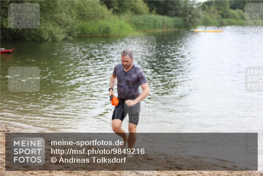 21.06.2026 - 29. Vierlanden-Triathlon Andreas Tolksdorf http://msf.ph/oto/9849216 21.06.2026 10:00:12 Schwimmen 327 meine-sportfotos.de