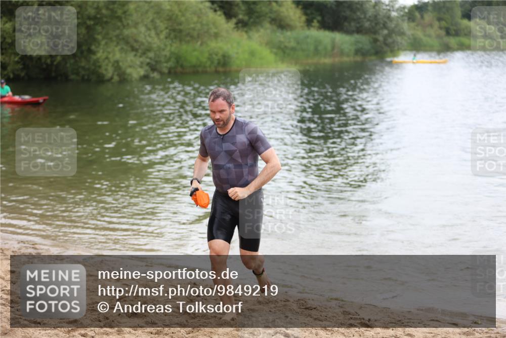 21.06.2026 - 29. Vierlanden-Triathlon Andreas Tolksdorf http://msf.ph/oto/9849219 21.06.2026 10:00:12 Schwimmen 327 meine-sportfotos.de