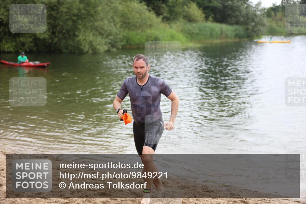 21.06.2026 - 29. Vierlanden-Triathlon Andreas Tolksdorf http://msf.ph/oto/9849221 21.06.2026 10:00:12 Schwimmen 327 meine-sportfotos.de