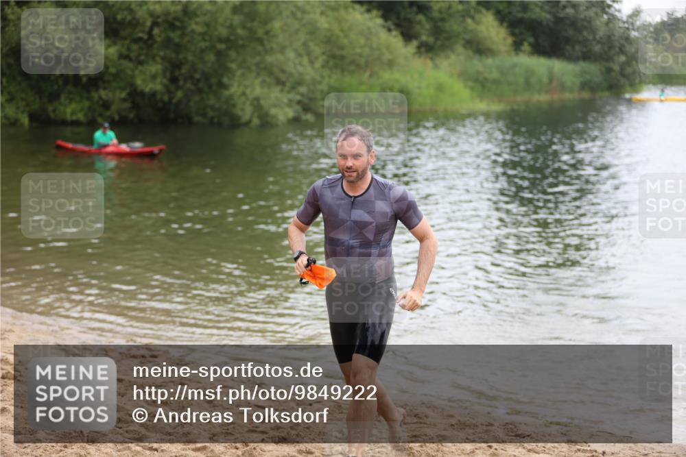 21.06.2026 - 29. Vierlanden-Triathlon Andreas Tolksdorf http://msf.ph/oto/9849222 21.06.2026 10:00:12 Schwimmen 327 meine-sportfotos.de