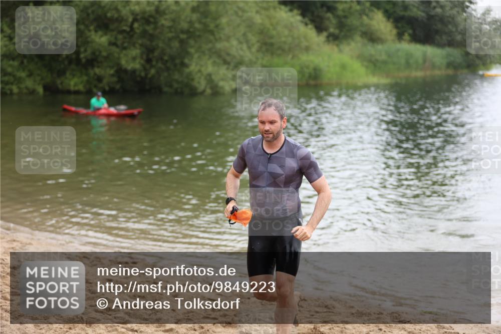 21.06.2026 - 29. Vierlanden-Triathlon Andreas Tolksdorf http://msf.ph/oto/9849223 21.06.2026 10:00:12 Schwimmen 327 meine-sportfotos.de