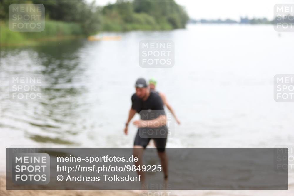 21.06.2026 - 29. Vierlanden-Triathlon Andreas Tolksdorf http://msf.ph/oto/9849225 21.06.2026 10:00:43 Schwimmen 330, 357 meine-sportfotos.de