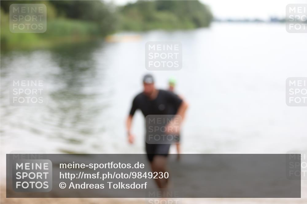 21.06.2026 - 29. Vierlanden-Triathlon Andreas Tolksdorf http://msf.ph/oto/9849230 21.06.2026 10:00:43 Schwimmen 330, 357 meine-sportfotos.de