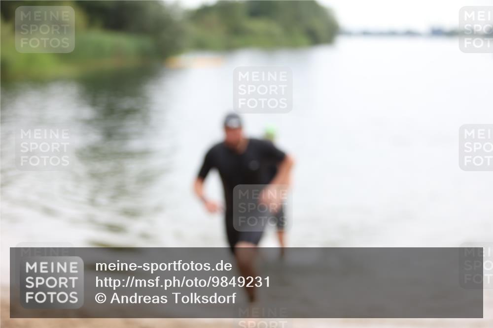21.06.2026 - 29. Vierlanden-Triathlon Andreas Tolksdorf http://msf.ph/oto/9849231 21.06.2026 10:00:43 Schwimmen 330, 357 meine-sportfotos.de