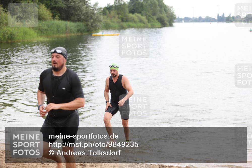 21.06.2026 - 29. Vierlanden-Triathlon Andreas Tolksdorf http://msf.ph/oto/9849235 21.06.2026 10:00:44 Schwimmen 330, 357 meine-sportfotos.de