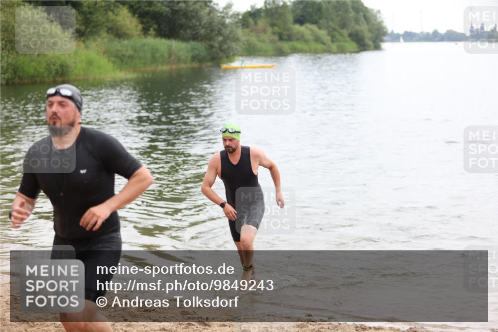 21.06.2026 - 29. Vierlanden-Triathlon Andreas Tolksdorf http://msf.ph/oto/9849243 21.06.2026 10:00:45 Schwimmen 330, 357 meine-sportfotos.de
