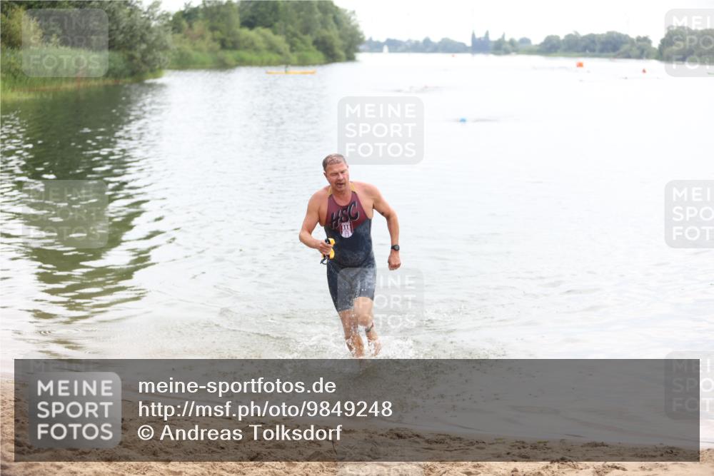 21.06.2026 - 29. Vierlanden-Triathlon Andreas Tolksdorf http://msf.ph/oto/9849248 21.06.2026 10:02:51 Schwimmen 430 meine-sportfotos.de